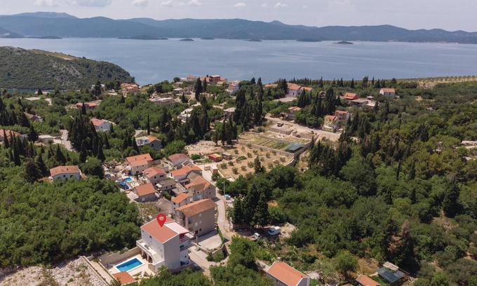 Kremena House | 6 bedroom accommodation in Klek