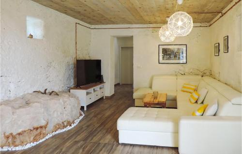 Martinski House | 6 Bedroom Awesome Home In Labin