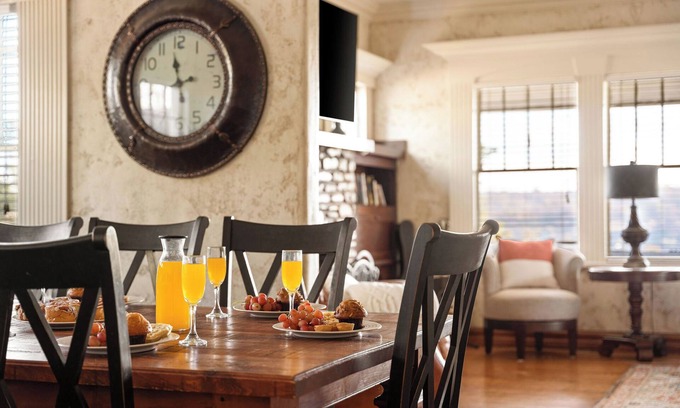 Downtown Branson House | 6 bedroom close to The Branson Landing! Hot tub!