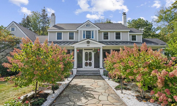 Kennebunk House | 6 bedrooms! Hot tub/firepit/deck/Pet friendly close to beach!