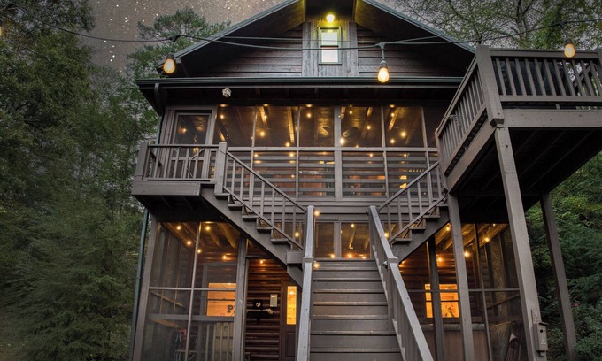 Epworth Cabin | 6 BR/3 Bath Riverfront Cabin w/Hot Tub Game Rm & Fire Pit | Pet Friendly