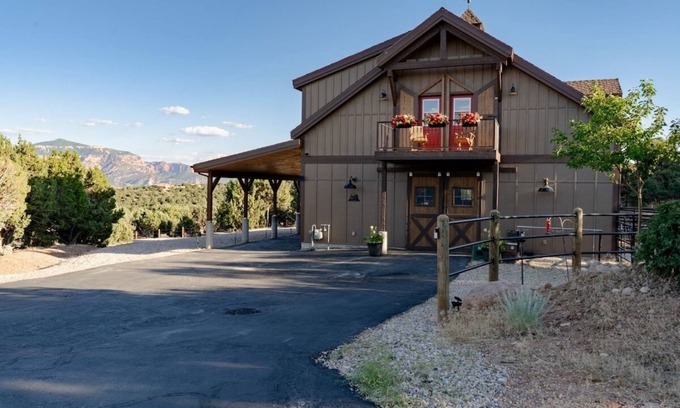 Cedar City Apartment | 6 Guests,2BR/1BA Loft w/Unmatched Panoramic Views.
