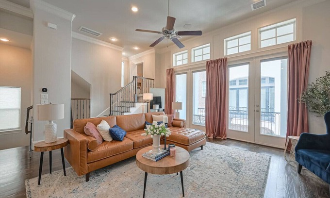 Riverside Terrace House | 6 mins from TX Medical Center | 6 beds | Sleeps 8