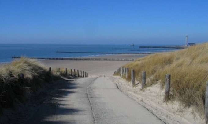 Westkapelle Apartment | 6 pers. Apartment, 3 sep. Sleeping room, 300 m v. Beach, constantly modernized and clean