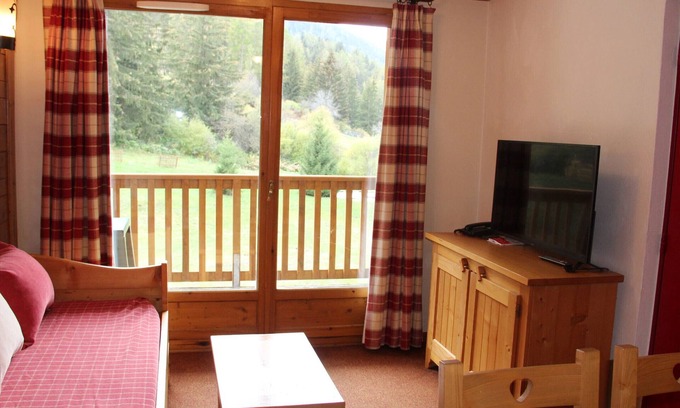 Val Cenis Apartment | 6-person apt with pool, parking & WiFi, ski-in/ski-out.