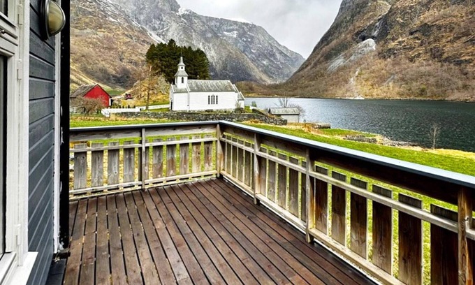Sjernaoy House | 6 person holiday home in Gudvangen
