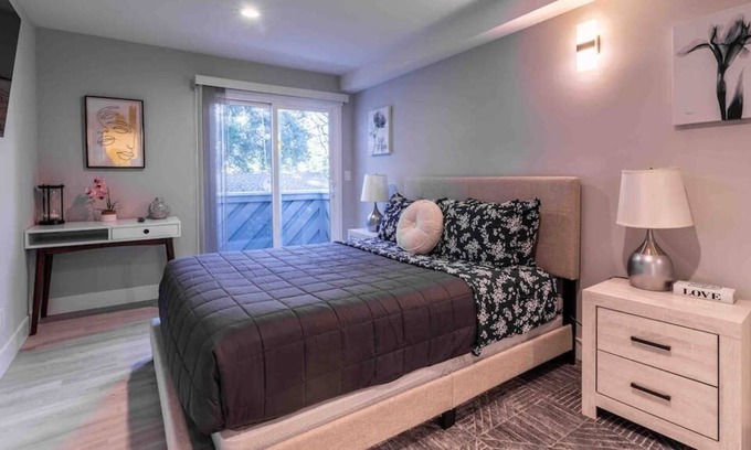 Menlo Park Apartment | 601 House 1 Room 1 Down · Cozy and Comfortable Luxury Living in Menlo Park