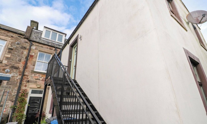 Berwick-upon-Tweed Cottage | 60B CASTLEGATE, pet friendly in Berwick-Upon-Tweed