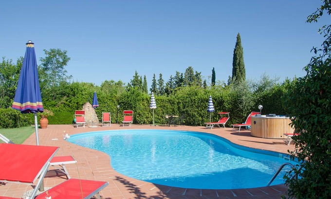 Montaione House | 6½-room semi-detached house in a former Tuscan country house with pool