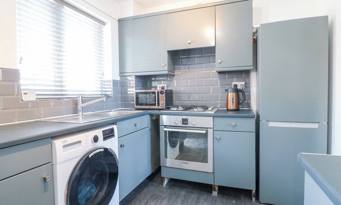 Clowne Cottage | 62 HERITAGE DR, family friendly, with a garden in Clowne