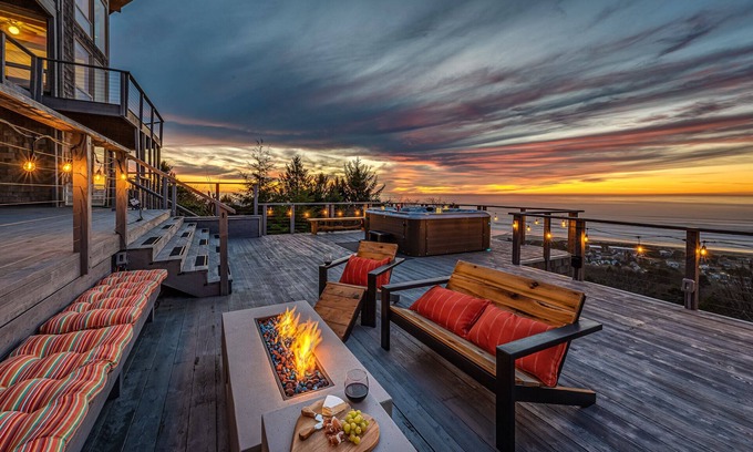 Rockaway Beach House | 6400 SQFT BEACH MANSION, Ocean Views, Deck, Hot Tub, 3 Min to Beach, NFL Sun Tkt