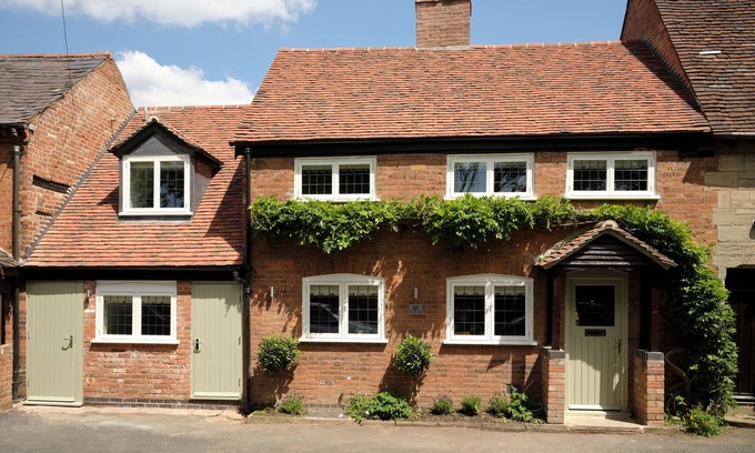 Warwick Cottage | 67 BRIDGE END, pet friendly, luxury holiday cottage in Warwick