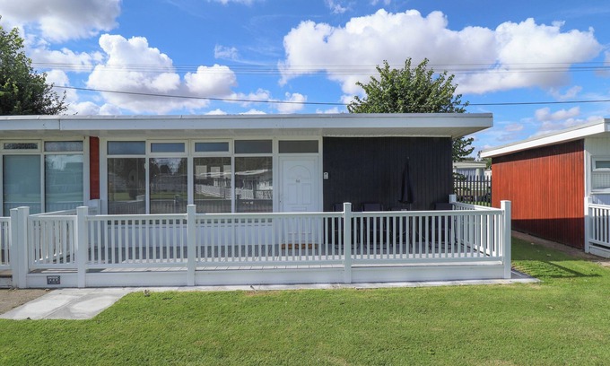 Chapel Saint Leonards Cottage | 68 CHERRY PARK, pet friendly, with a garden in Chapel St Leonards