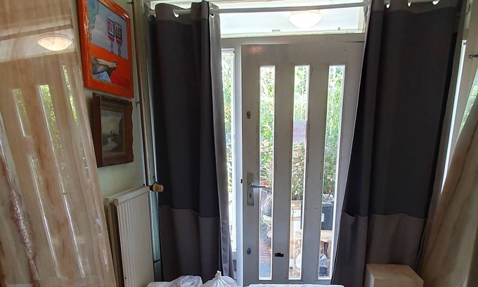 Duivendrecht Apartment | 6m2 studio near metro station please documents first