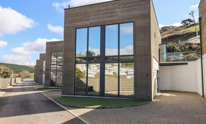 Challaborough House | 7 Beachdown