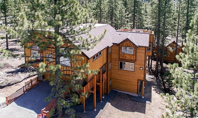 South Lake Tahoe House | 7 bedroom 6.5 bath Heavenly Estate Next To Heavenly Ski Lodge