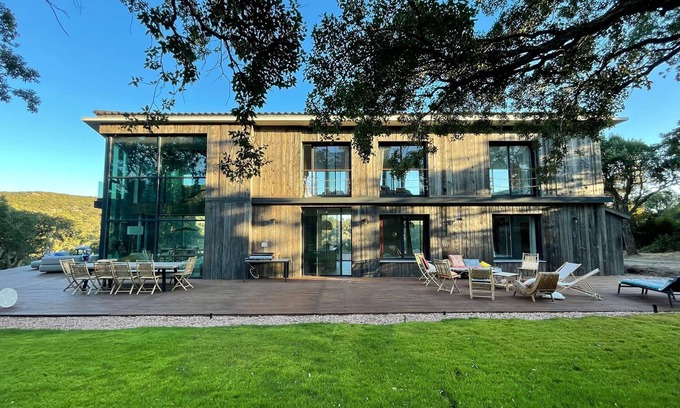 Pianotolli-Caldarello House | 7 Bedroom Private vacation home in Pianottoli-Caldarello