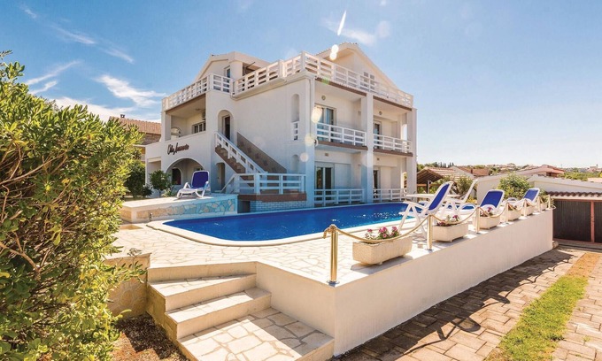 Crno House | 7 bedroom gorgeous home in Zadar