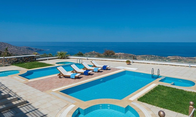 Agia Pelagia Villa | 7-bedroom Villas Milos with sea view!