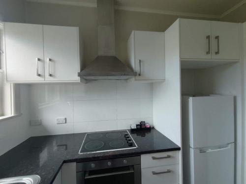 Mount Albert House | 7 Beds including 4 Double Beds, 1 Single Bed, 2 Double Sofa Beds Serviced House A