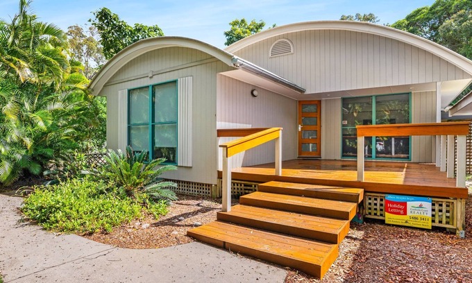 Rainbow Beach House | 7 Belle Court - Rainbow Shores. Huge Beach House! Pets Welcome. Property not fenced. Ducted aircon