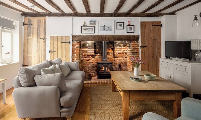Southwold Cottage | 7 CHURCH STREET, SOUTHWOLD, pet friendly, with open fire in Southwold