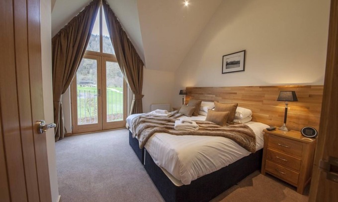 Kenmore Cottage | 7 Maxwells - sleeps 4 guests in 2 bedrooms