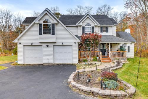 Stroudsburg House | 7 Mi to Slopes Family Getaway in Stroudsburg