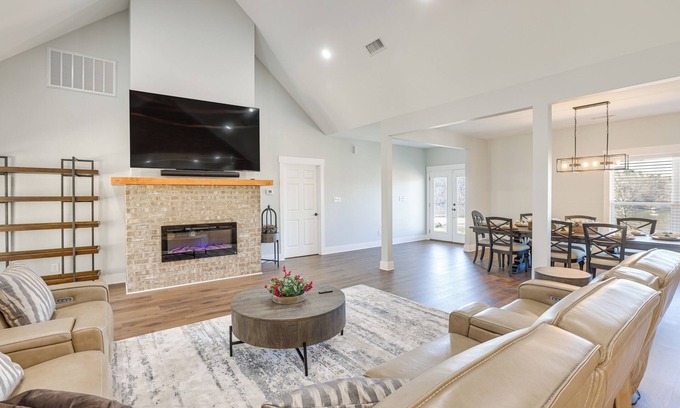 Lincoln House | 7 Mi to Talladega Superspeedway: Home w/Lake View