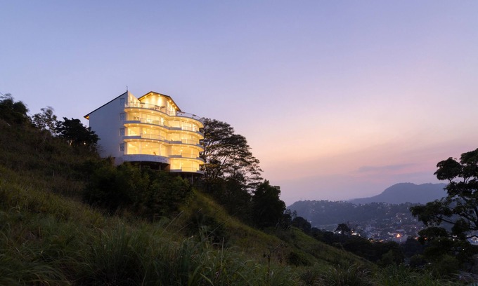 Kandy Hotel | 7 Minutes from from Kandy City is The Summit