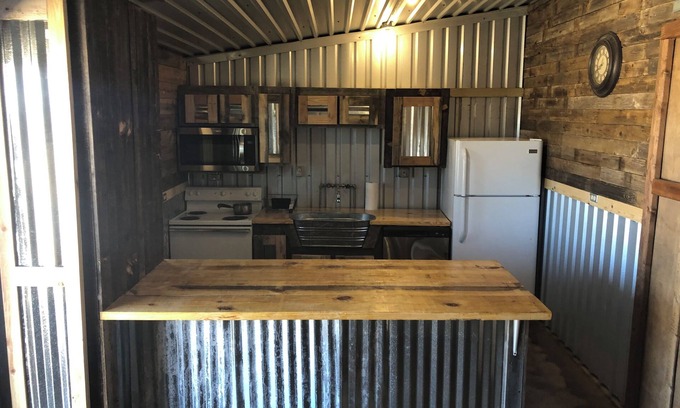 Dublin Cabin | 7 minutes from Stephenville. 2-2, Horse Barn, Turnouts, Practice Arena