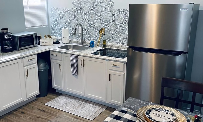 Eagle Pass Cabin | 7 minutes from the Lucky Eagle Casino.