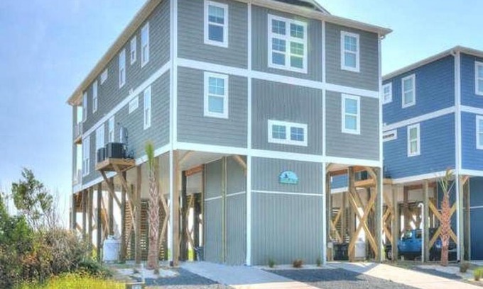 Long Beach House | 7 Seas