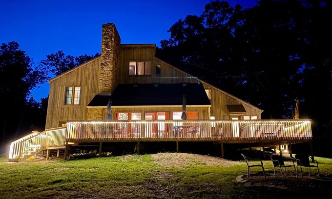 Nashville House | 70s theme, pet-friendly, home!