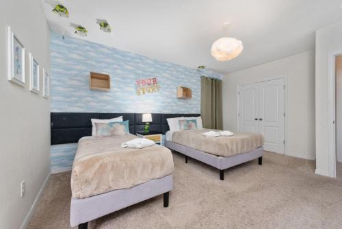 Loughman House | 7BD Amazing Home Game Room Pool and Spa near Disney
