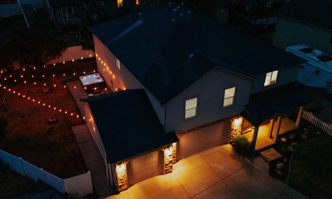 West Jordan House | 7BR Retreat Sleeps 25 Near Ski & Downtown SLC