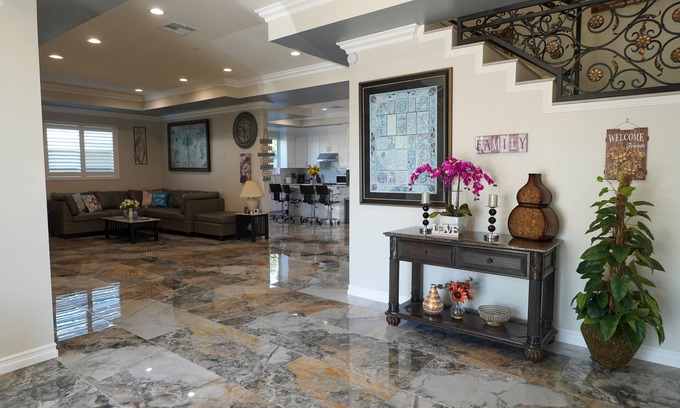 Midway City House | 7BRLuxury Home Near Disney & Knott's for 30 people