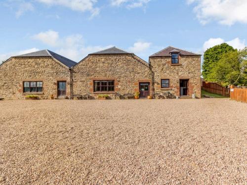 Kirriemuir House | 8 Bed in Pearsie CA261