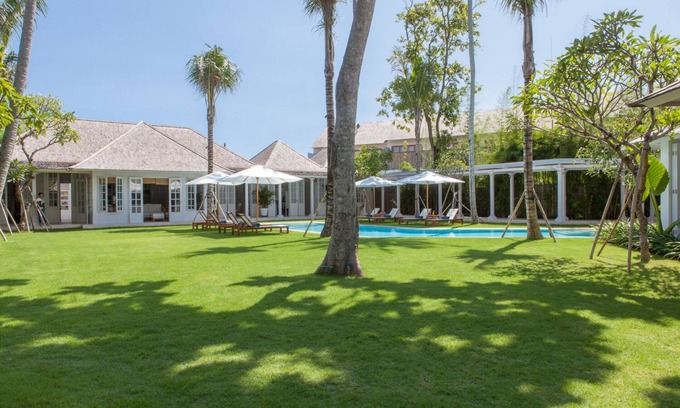 Petitenget Villa | 8 bedroom Carribean style villa on massive land