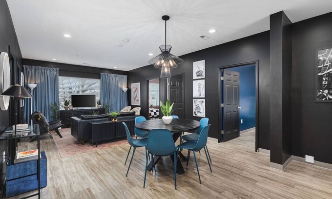 Maxwell Apartment | 8 Beds, 4 Bedroom - WALK to restaurants, bars & coffee