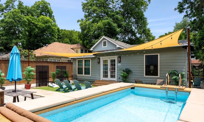 East Cesar Chavez House | 8 blocks from DT Austin Group Getaway with Pool