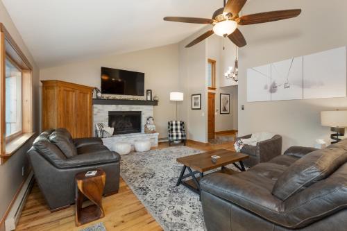 Crown House | 8 Crown Drive by Summit County Mountain Retreats