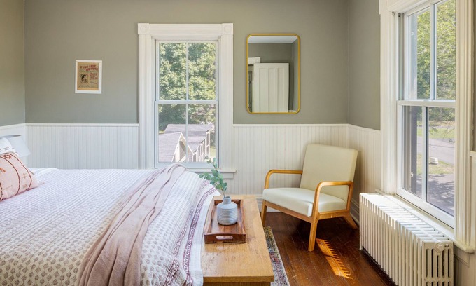 Claverack-Red Mills House | 8 Min To Hudson! Newly Renovated Home w/Yard