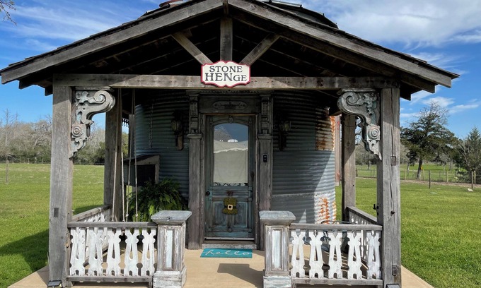 La Grange Cottage | 8 Minutes from Round Top! Your Silo-Bration DestinationnStoneHENge Silo #2