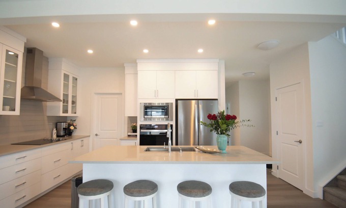 Airdrie House | 8 pax* NEW House *GYM* Garage parking*Airport*Dog friendly