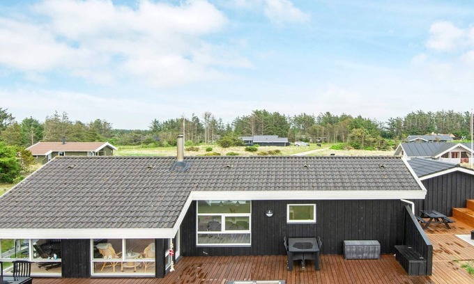 Grønhøj House | 8 person holiday home in Løkken