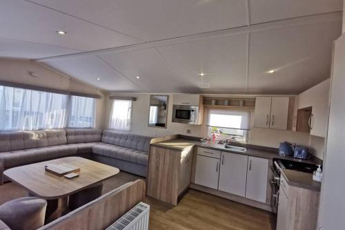 Newquay Apartment | 8 Sleep Chalet at Newquay Away Resorts NB160