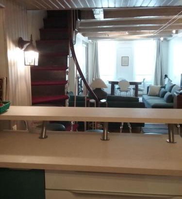 Granville House | 81 Rue des Juifs