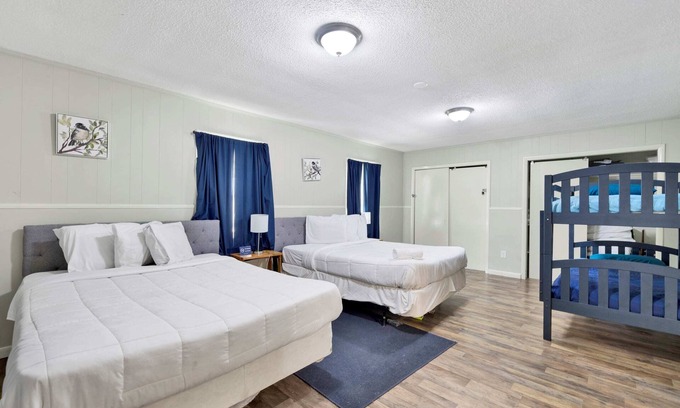 Crestline Heights House | 86th Cozy Coop