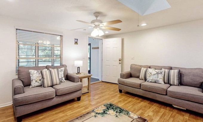 South Gate Ridge House | $89~30 night min~10 mins away from Siesta Key Beach! Heated Pool!